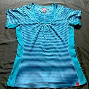 EUC The North Face women’s top size medium, dry wick material. Teal stripes.